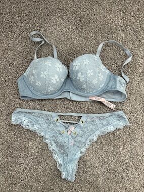 Victoria's Secret Pale Blue Lace Push-Up Bra & Lace Thong Set